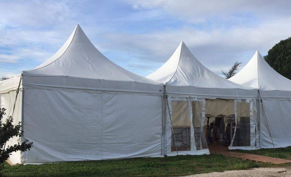 Louer des tentes de réception pour un repas associatif à Saint Tropez dans le Var 