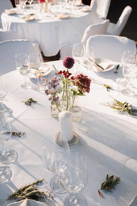 Location de tables et de chaises pour particuliers à Six Fours dans le 83