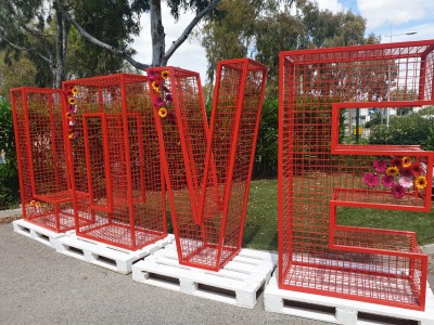 Louer décoration lettre AMOUR XXL près de Toulon