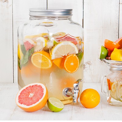 Louer un distributeur à boissons pour cocktail lors d'un mariage  